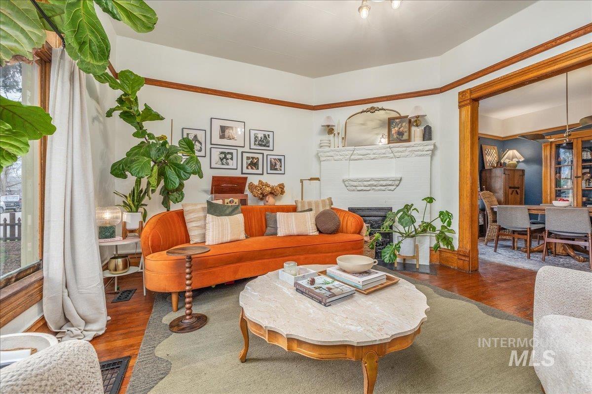 1318 W Eastman St., Boise, Idaho 83702, 4 Bedrooms, 2 Bathrooms, Residential For Sale, Price $925,000, 98976946