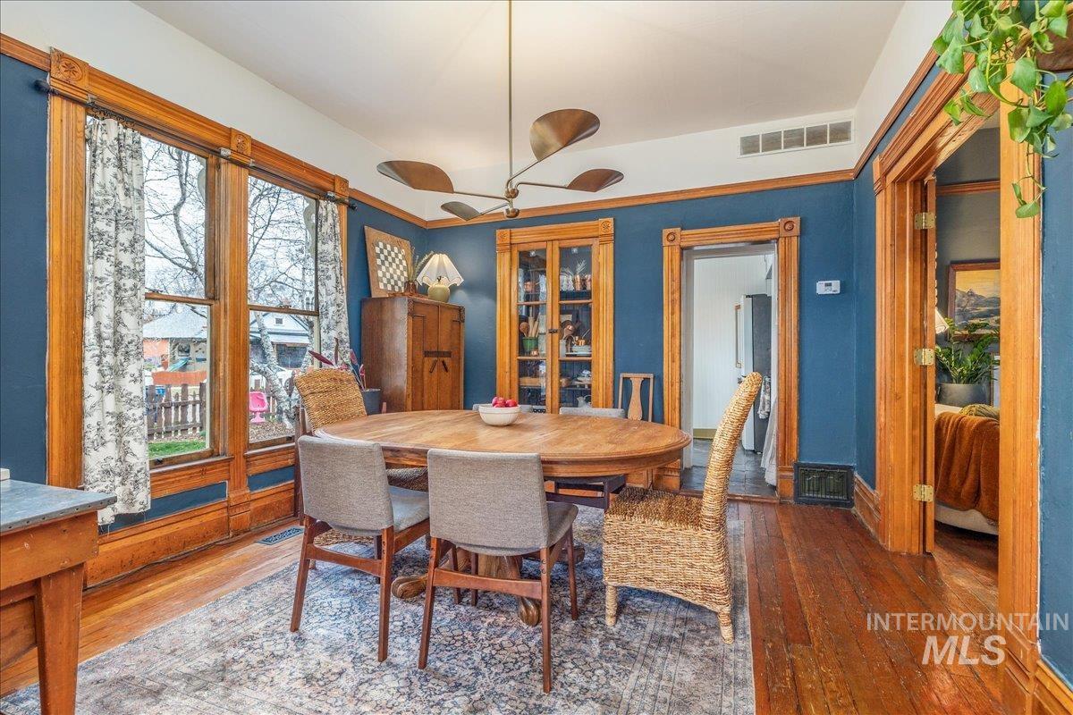 1318 W Eastman St., Boise, Idaho 83702, 4 Bedrooms, 2 Bathrooms, Residential For Sale, Price $925,000, 98976946