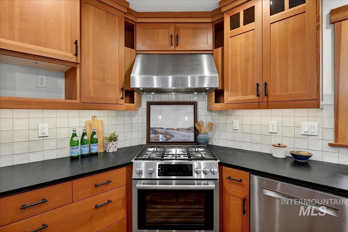 9193 W Beachside Ln, Garden City, Idaho 83714, 3 Bedrooms, 3 Bathrooms, Residential For Sale, Price $835,000, 98976947