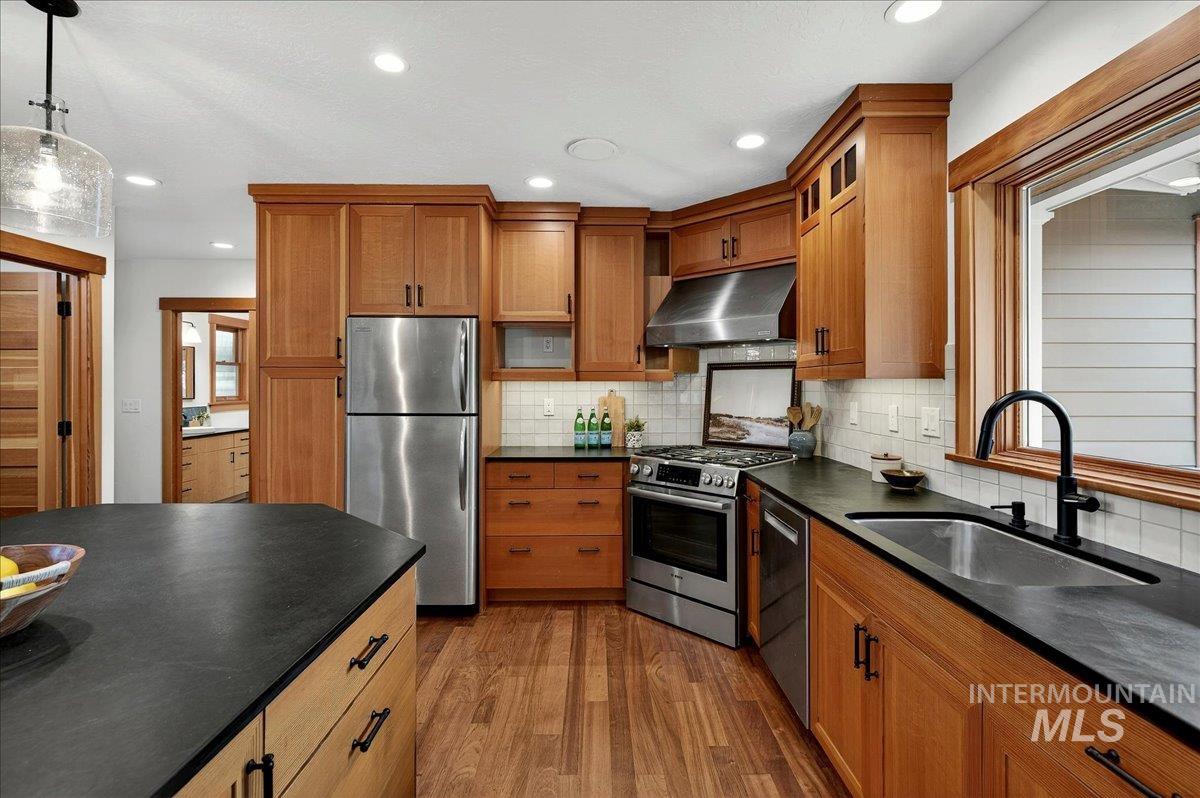 9193 W Beachside Ln, Garden City, Idaho 83714, 3 Bedrooms, 3 Bathrooms, Residential For Sale, Price $835,000, 98976947