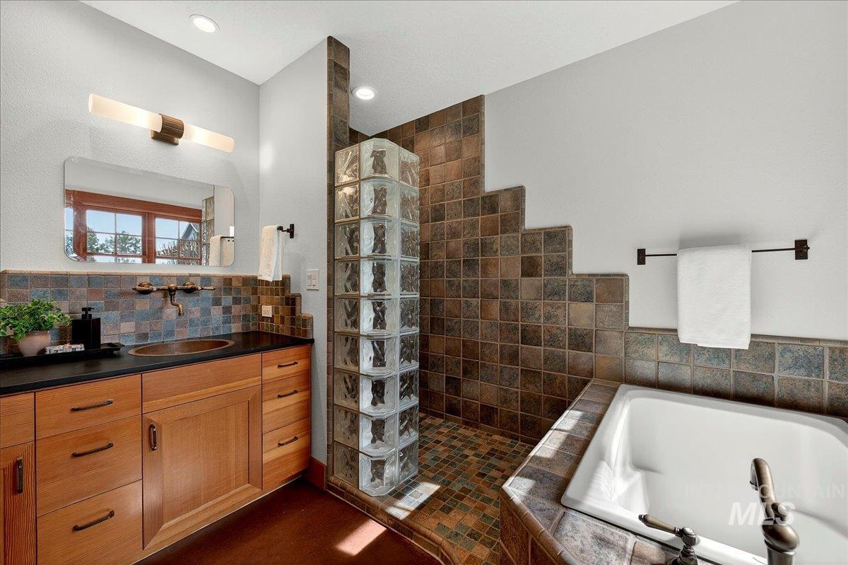 9193 W Beachside Ln, Garden City, Idaho 83714, 3 Bedrooms, 3 Bathrooms, Residential For Sale, Price $835,000, 98976947