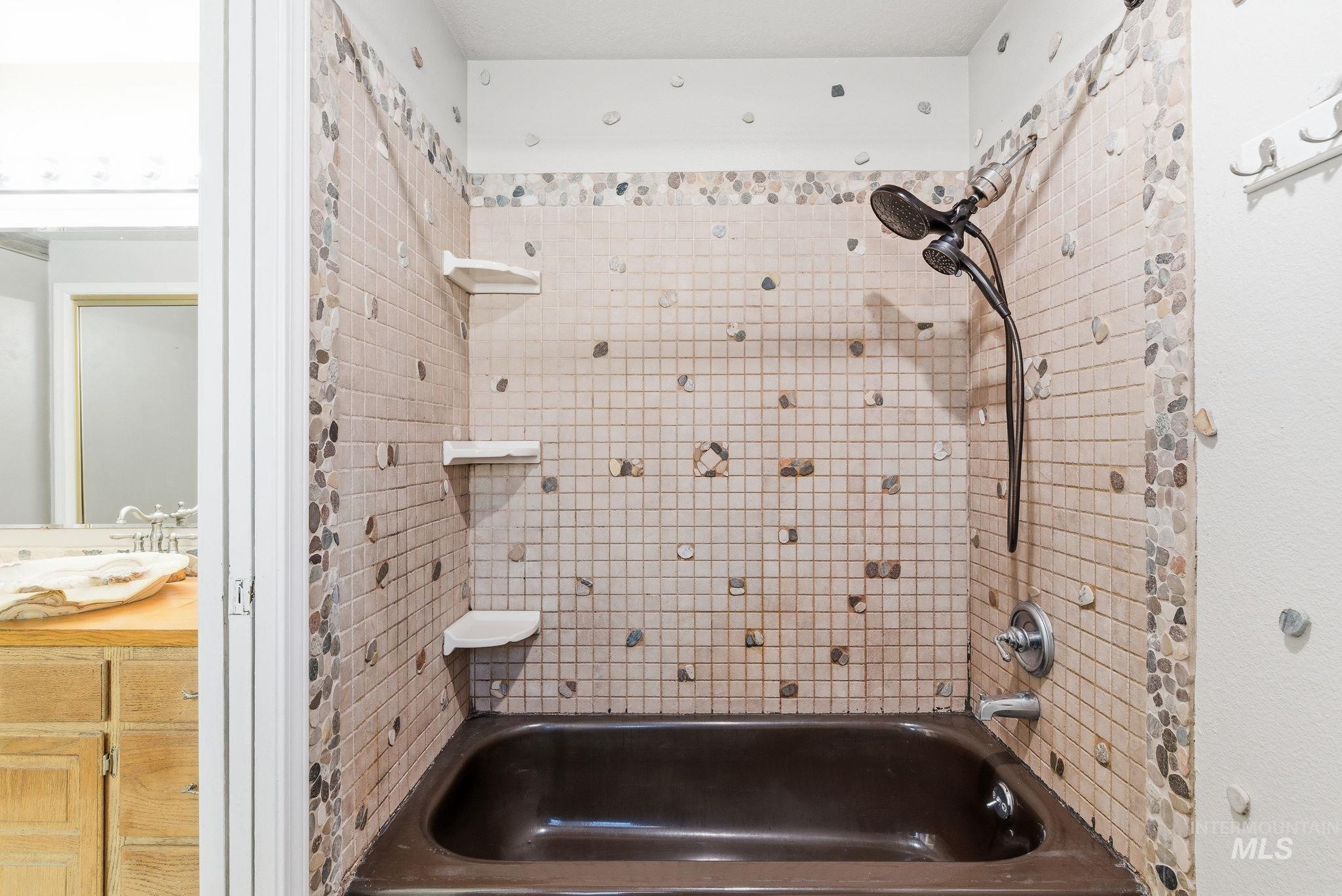 3466 S Vintage Way, Boise, Idaho 83706, 3 Bedrooms, 2 Bathrooms, Residential For Sale, Price $559,000,MLS 98976948