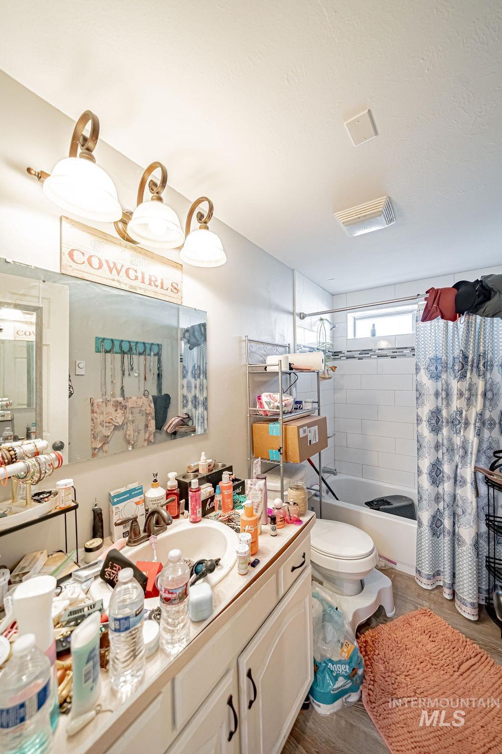 1620 Jade Dr, Pocatello, Idaho 83202-2702, 4 Bedrooms, 2 Bathrooms, Residential For Sale, Price $299,900,MLS 98976955