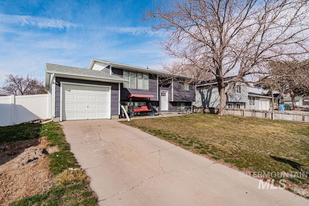 1620 Jade Dr, Pocatello, Idaho 83202-2702, 4 Bedrooms, 2 Bathrooms, Residential For Sale, Price $299,900,MLS 98976955