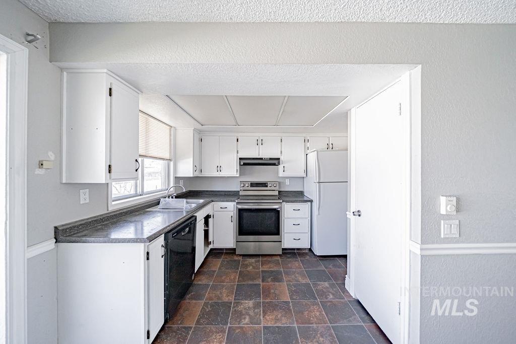 1620 Jade Dr, Pocatello, Idaho 83202-2702, 4 Bedrooms, 2 Bathrooms, Residential For Sale, Price $279,900, 98976955