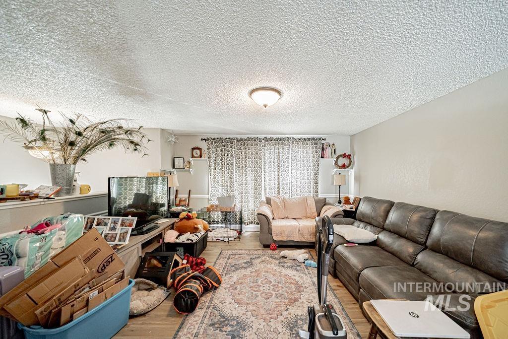 1620 Jade Dr, Pocatello, Idaho 83202-2702, 4 Bedrooms, 2 Bathrooms, Residential For Sale, Price $299,900,MLS 98976955