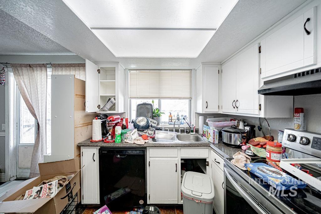 1620 Jade Dr, Pocatello, Idaho 83202-2702, 4 Bedrooms, 2 Bathrooms, Residential For Sale, Price $299,900,MLS 98976955