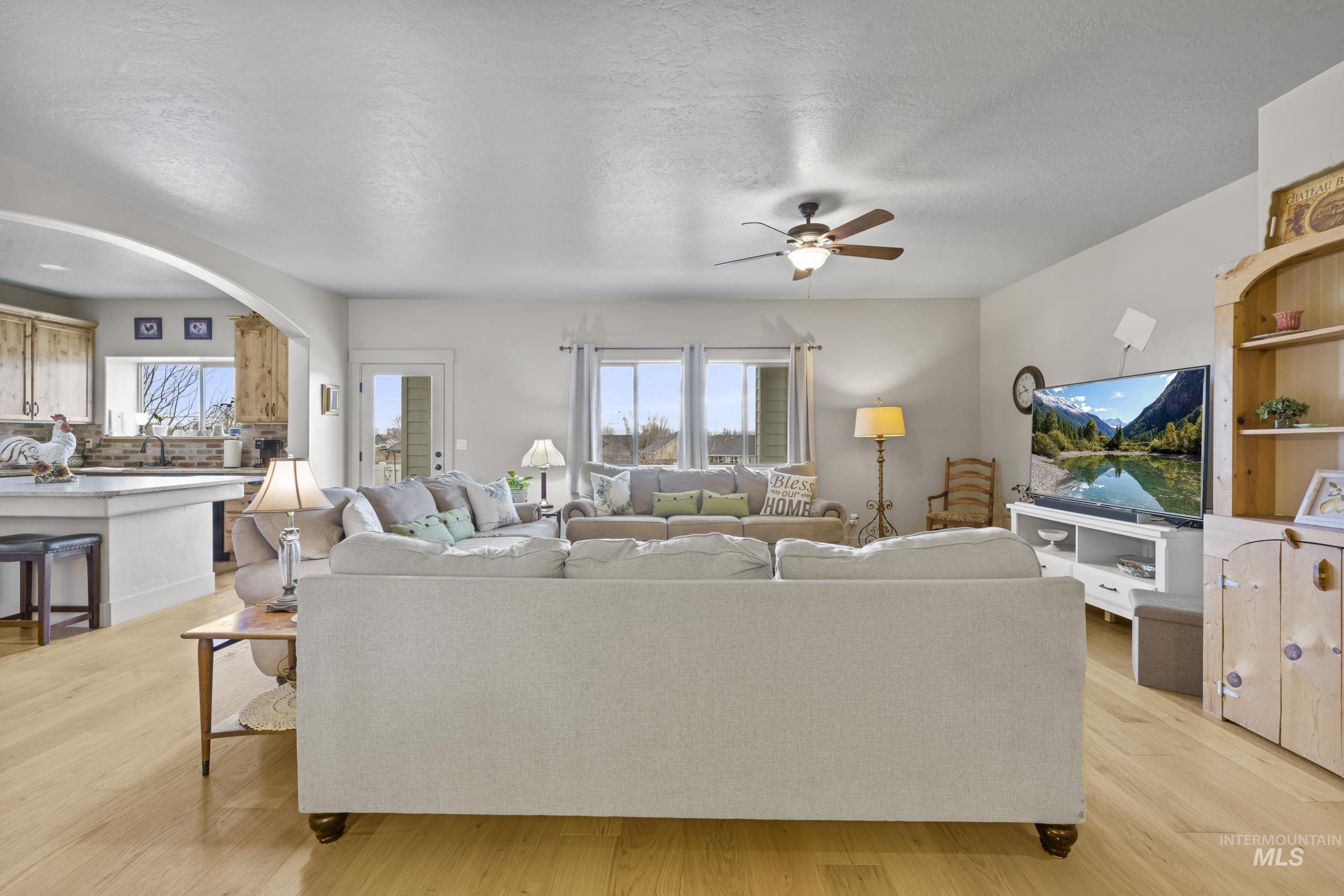 917 Silver Springs St, Middleton, Idaho 83644, 4 Bedrooms, 2 Bathrooms, Residential For Sale, Price $480,000,MLS 98976958