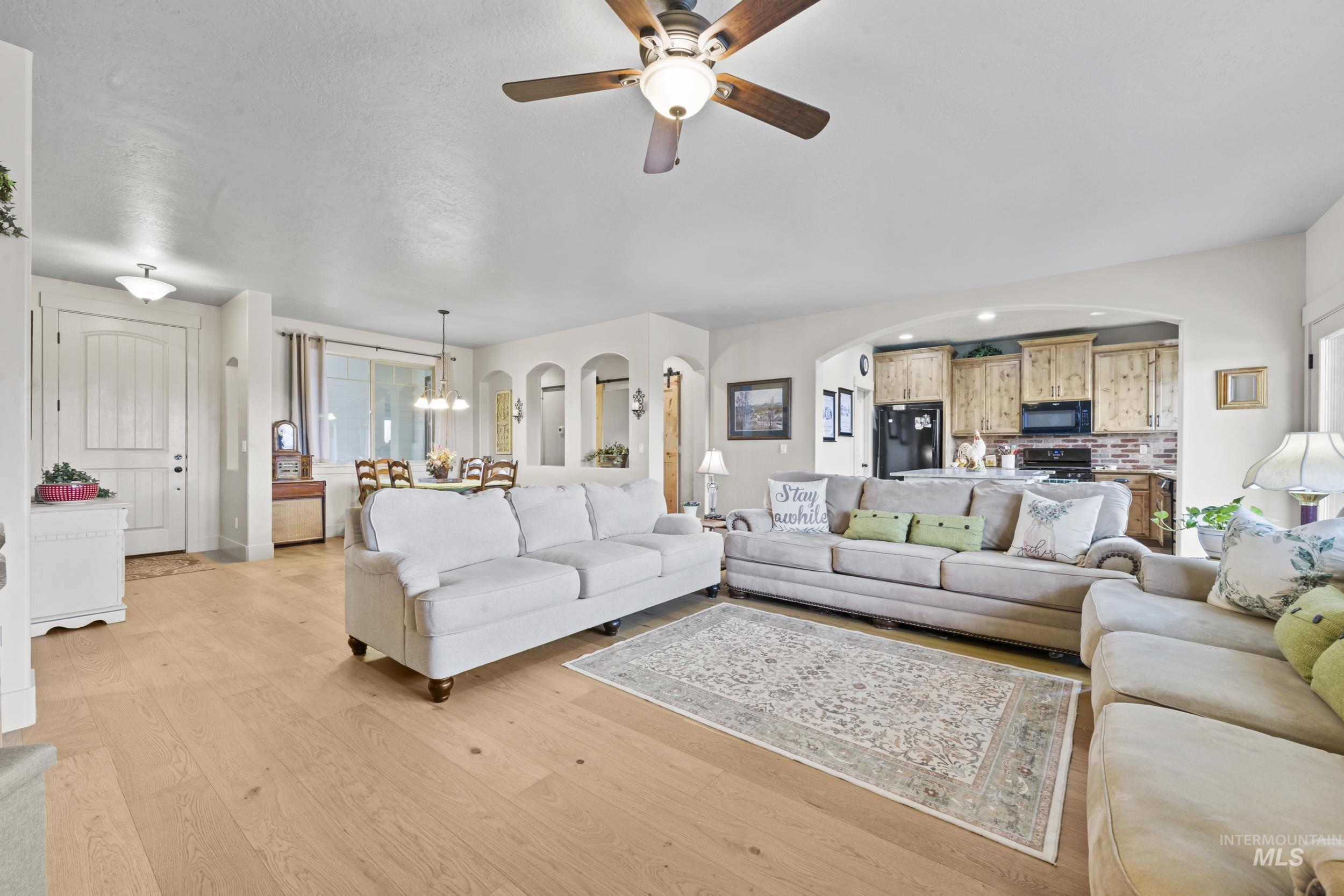 917 Silver Springs St, Middleton, Idaho 83644, 4 Bedrooms, 2 Bathrooms, Residential For Sale, Price $480,000,MLS 98976958