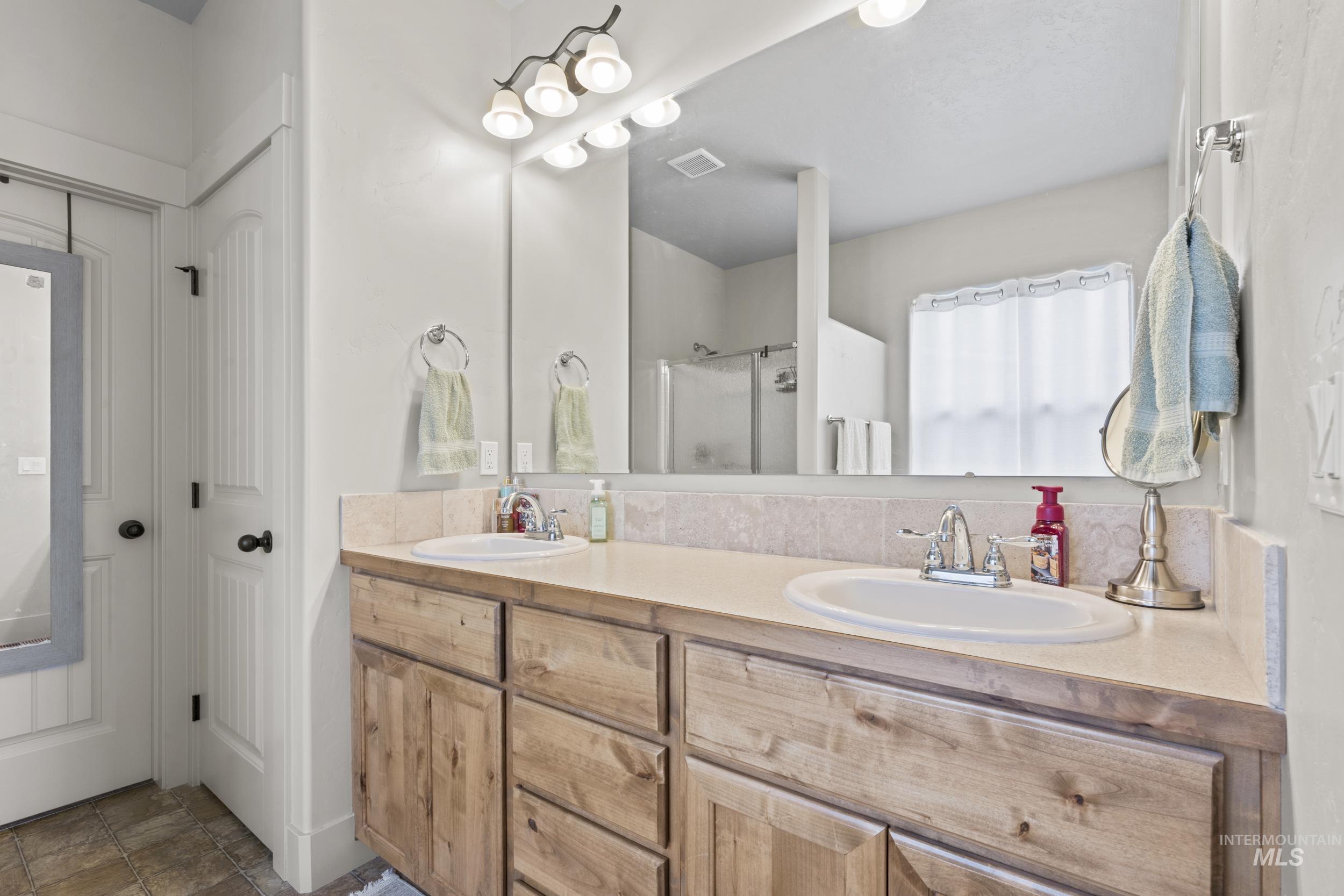 917 Silver Springs St, Middleton, Idaho 83644, 4 Bedrooms, 2 Bathrooms, Residential For Sale, Price $480,000,MLS 98976958