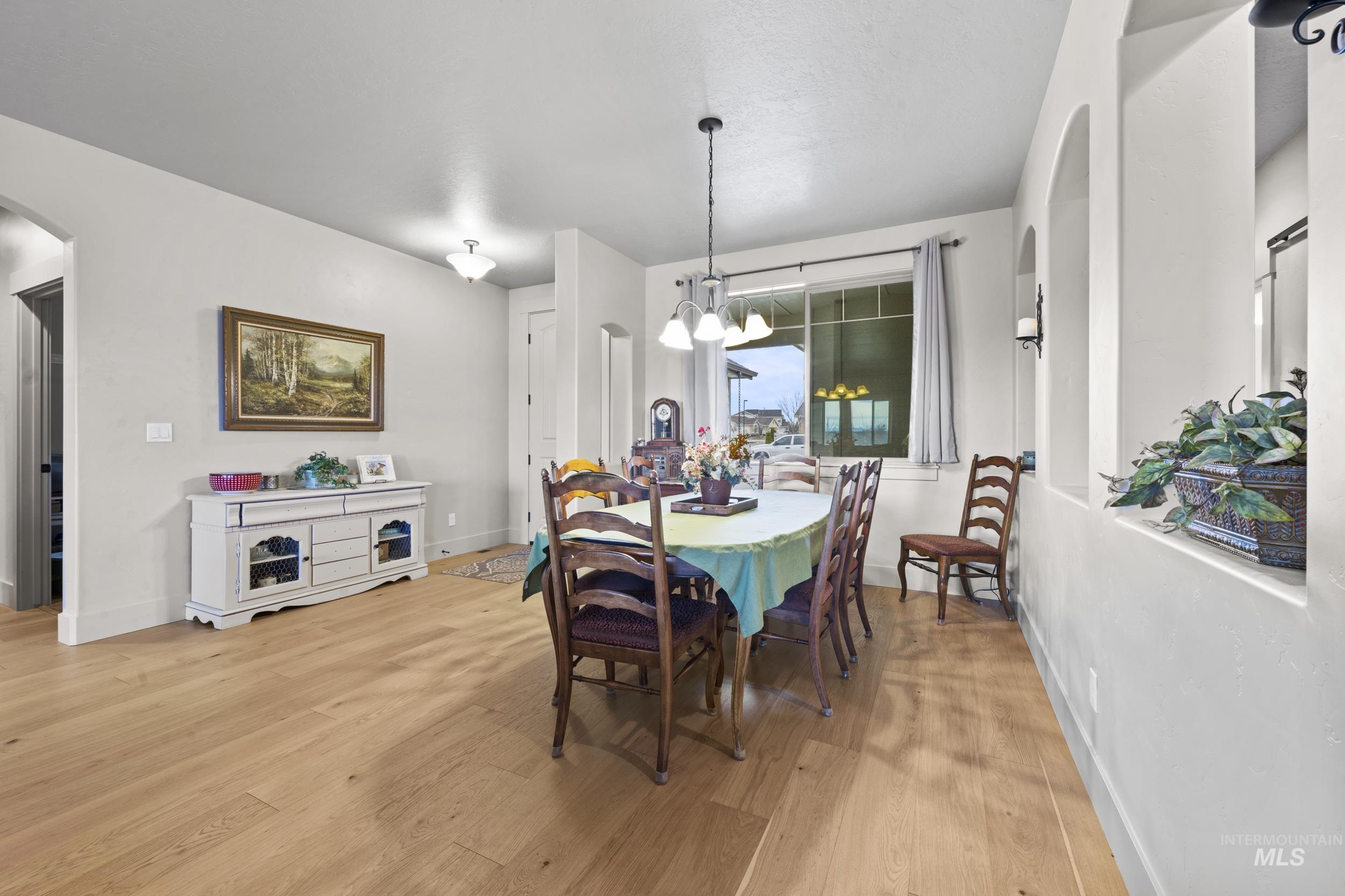 917 Silver Springs St, Middleton, Idaho 83644, 4 Bedrooms, 2 Bathrooms, Residential For Sale, Price $480,000,MLS 98976958