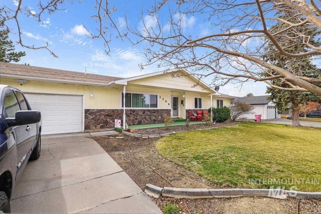 1754 Targee Dr., Twin Falls, Idaho 83301, 3 Bedrooms, 2 Bathrooms, Residential For Sale, Price $399,000,MLS 98976960