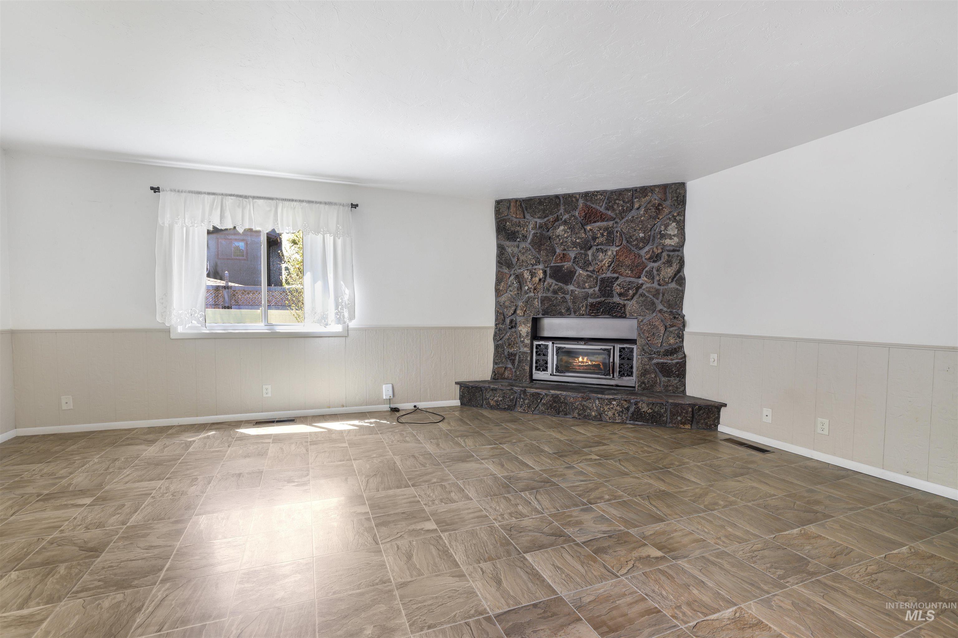 1754 Targhee Dr., Twin Falls, Idaho 83301, 3 Bedrooms, 2 Bathrooms, Residential For Sale, Price $394,500, 98976960