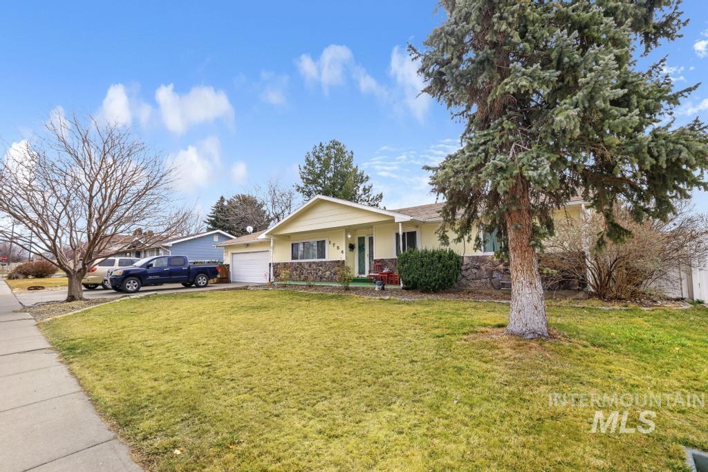 1754 Targee Dr., Twin Falls, Idaho 83301, 3 Bedrooms, 2 Bathrooms, Residential For Sale, Price $399,000,MLS 98976960