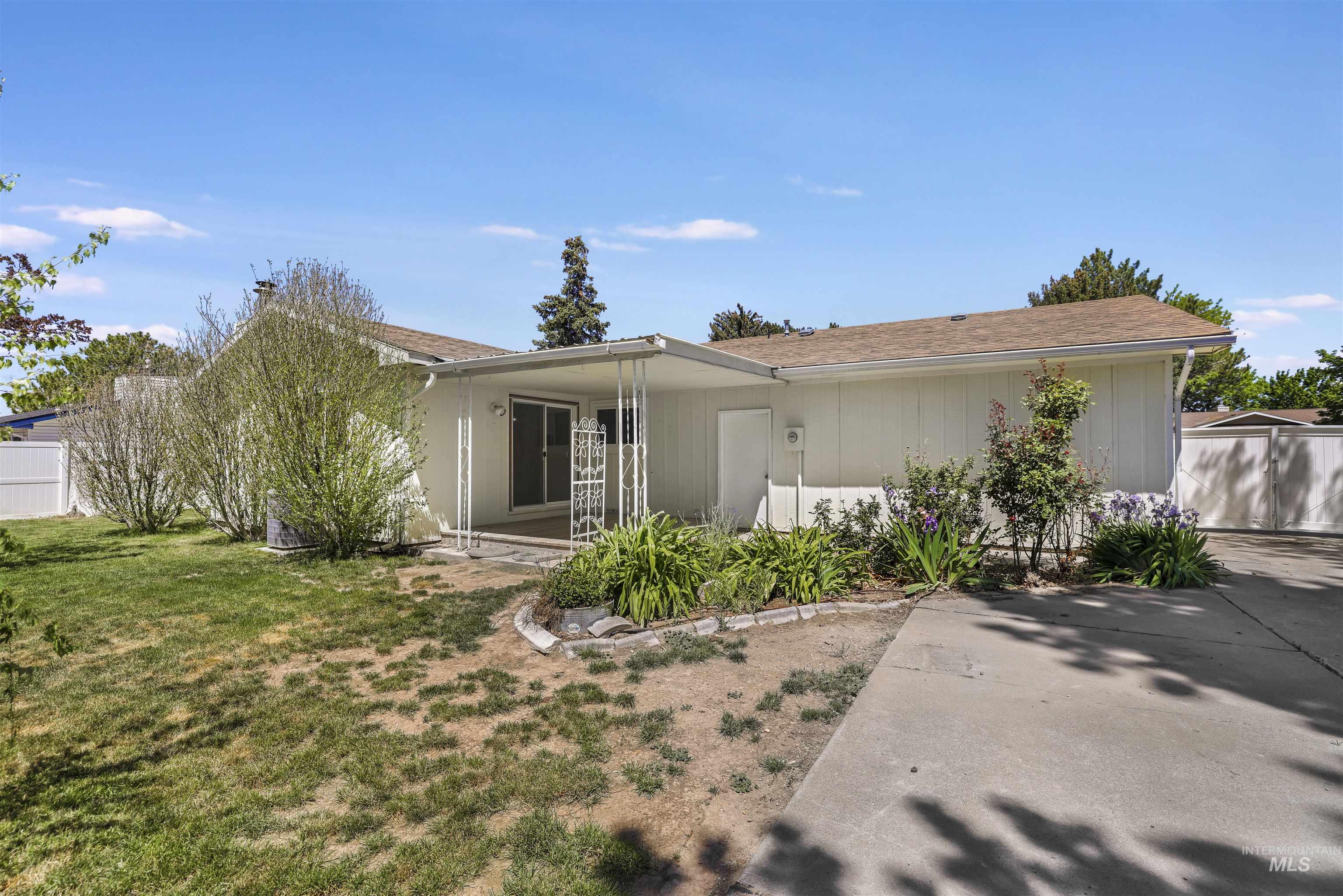1754 Targhee Dr., Twin Falls, Idaho 83301, 3 Bedrooms, 2 Bathrooms, Residential For Sale, Price $394,500, 98976960