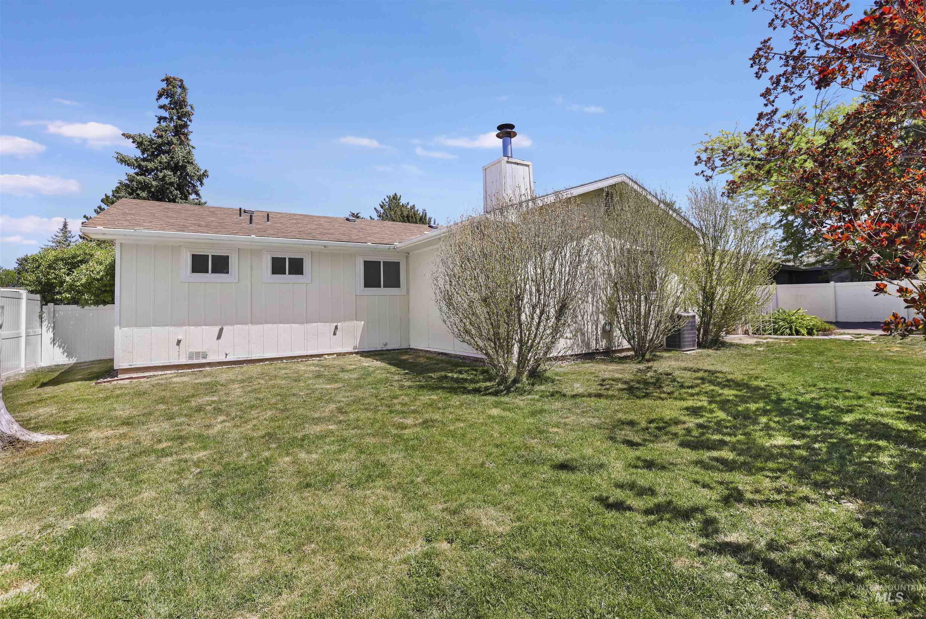 1754 Targhee Dr., Twin Falls, Idaho 83301, 3 Bedrooms, 2 Bathrooms, Residential For Sale, Price $394,500, 98976960