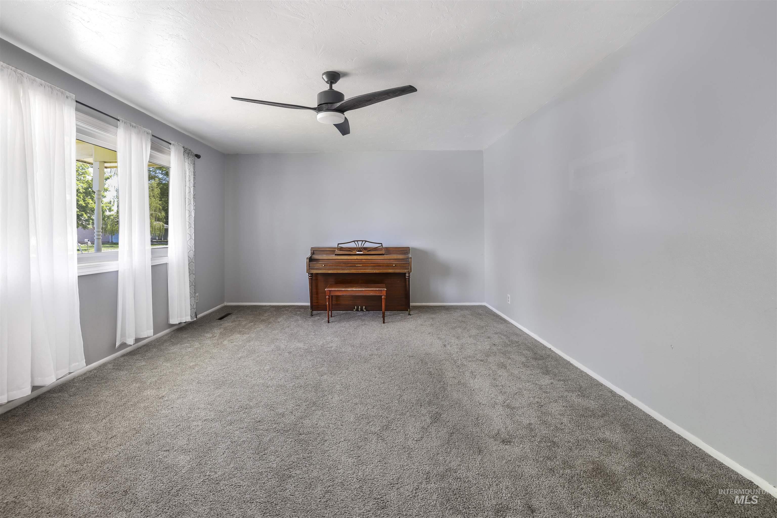 1754 Targhee Dr., Twin Falls, Idaho 83301, 3 Bedrooms, 2 Bathrooms, Residential For Sale, Price $394,500, 98976960