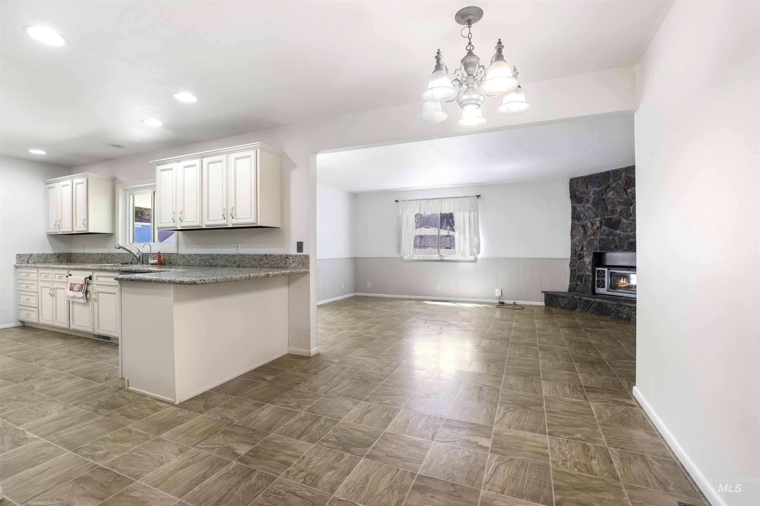 1754 Targhee Dr., Twin Falls, Idaho 83301, 3 Bedrooms, 2 Bathrooms, Residential For Sale, Price $394,500, 98976960