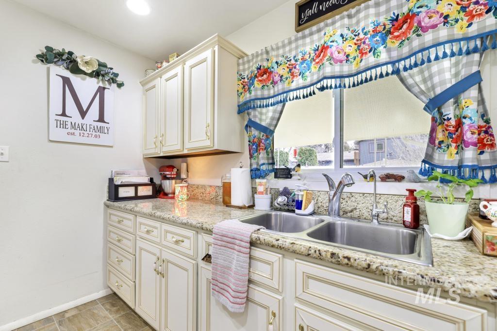 1754 Targee Dr., Twin Falls, Idaho 83301, 3 Bedrooms, 2 Bathrooms, Residential For Sale, Price $399,000,MLS 98976960