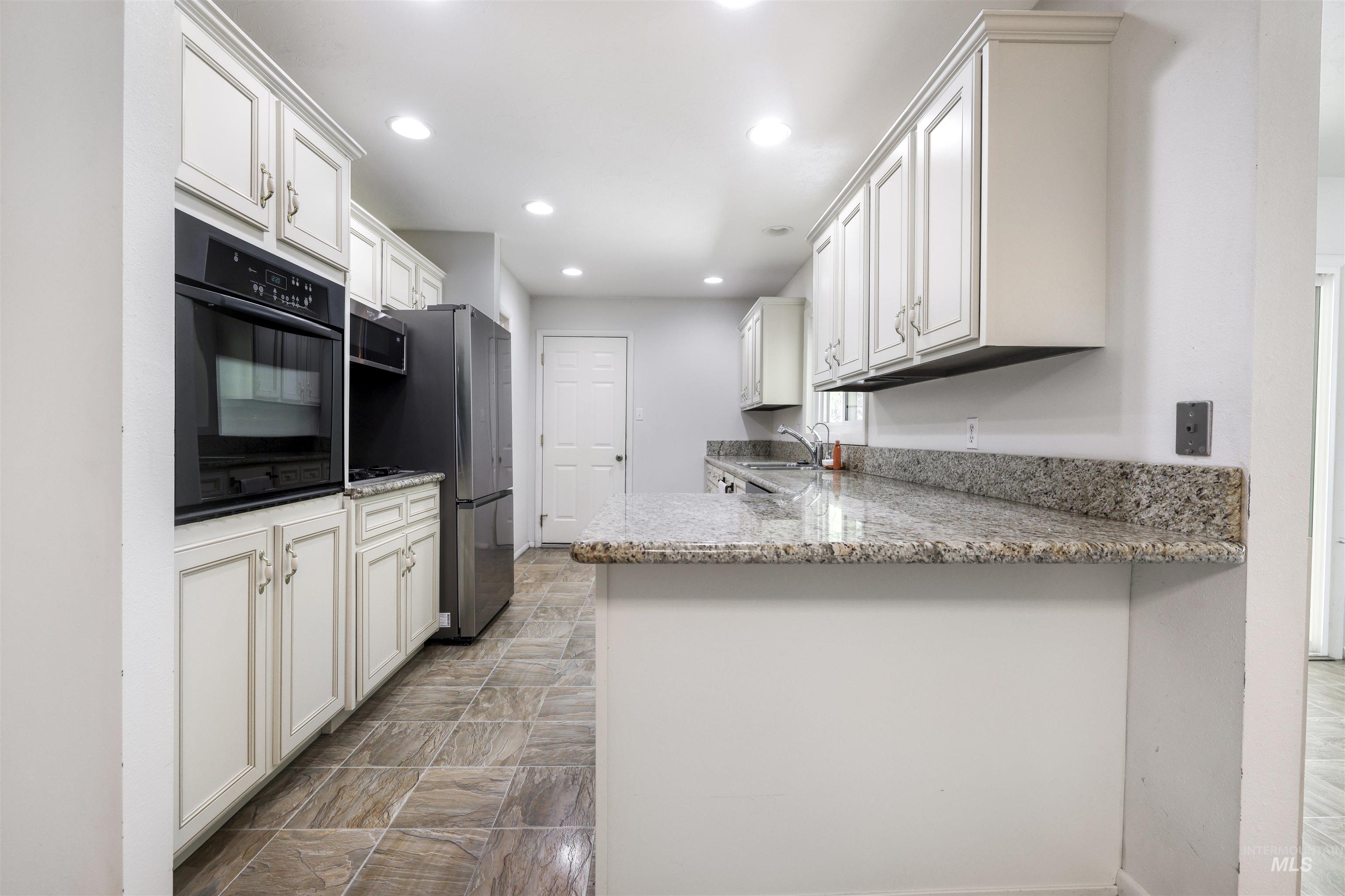 1754 Targhee Dr., Twin Falls, Idaho 83301, 3 Bedrooms, 2 Bathrooms, Residential For Sale, Price $394,500, 98976960