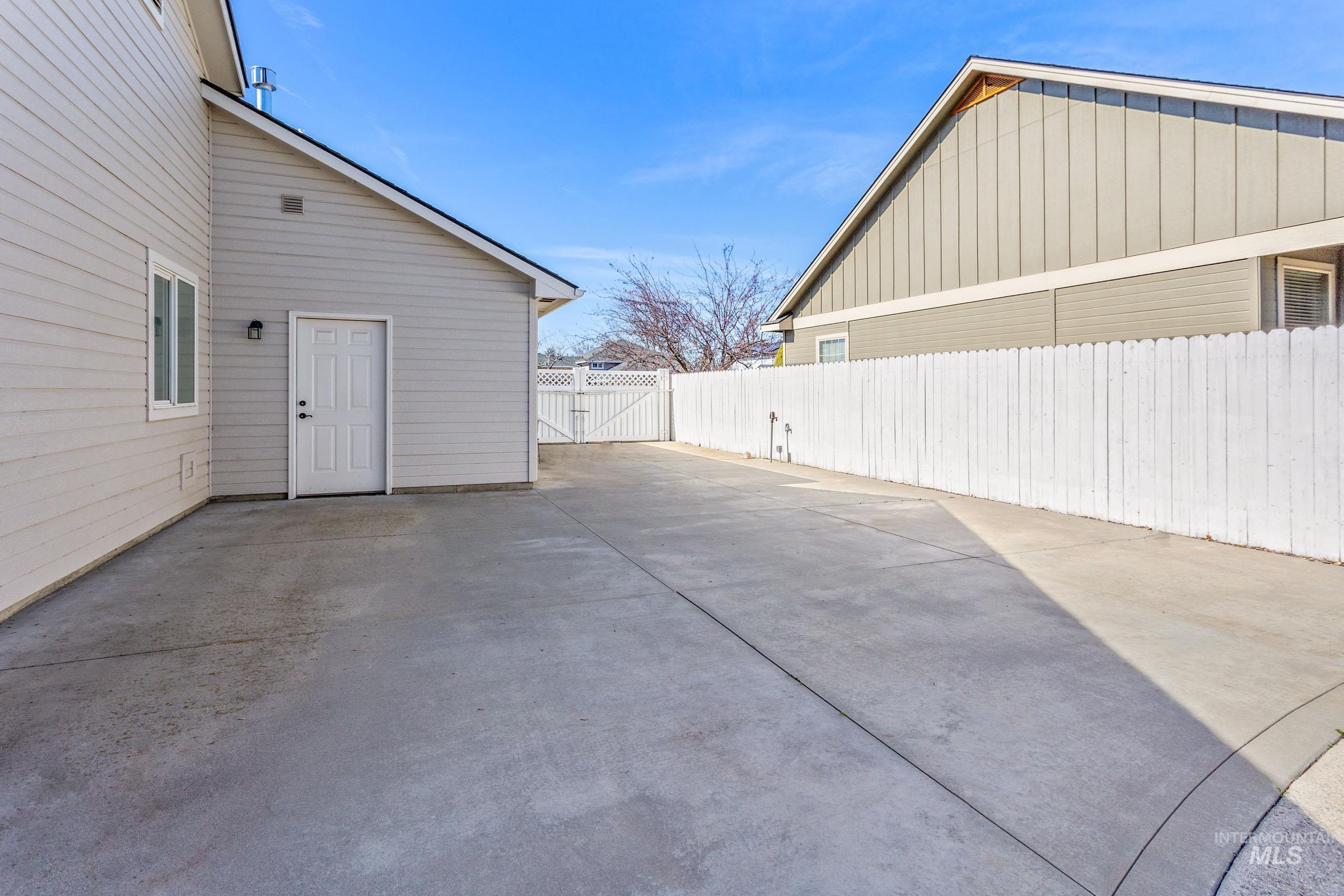 2424 N Tangent Ave, Meridian, Idaho 83646-7588, 3 Bedrooms, 2 Bathrooms, Residential For Sale, Price $550,000,MLS 98976965