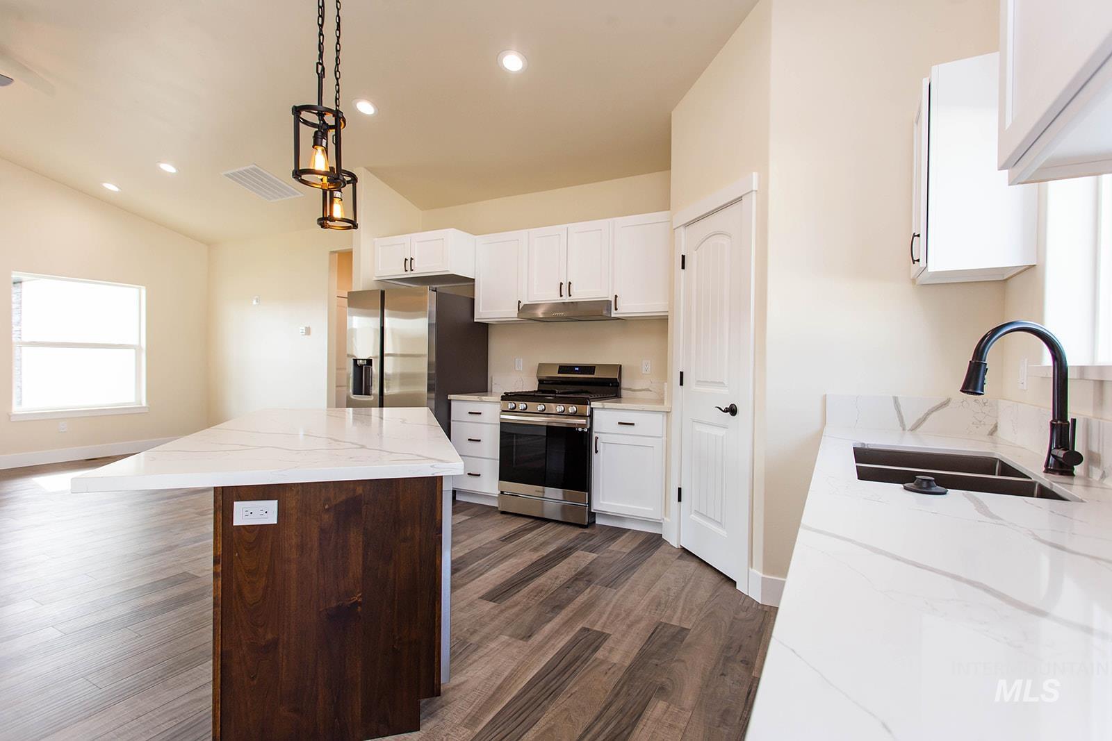 1416 Shelbi St, Twin Falls, Idaho 83301, 3 Bedrooms, 2 Bathrooms, Residential For Sale, Price $429,900,MLS 98976966