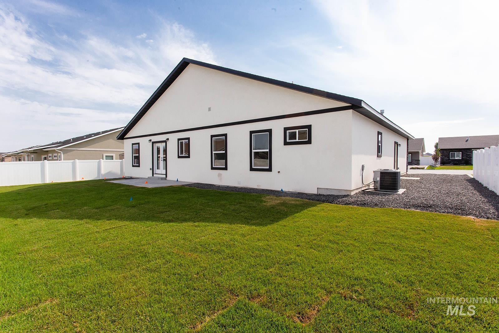 1416 Shelbi St, Twin Falls, Idaho 83301, 3 Bedrooms, 2 Bathrooms, Residential For Sale, Price $429,900,MLS 98976966