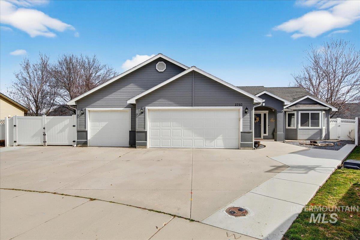 2750 N Phoenix Ave, Meridian, Idaho 83646, 3 Bedrooms, 2 Bathrooms, Residential For Sale, Price $519,900, 98976969