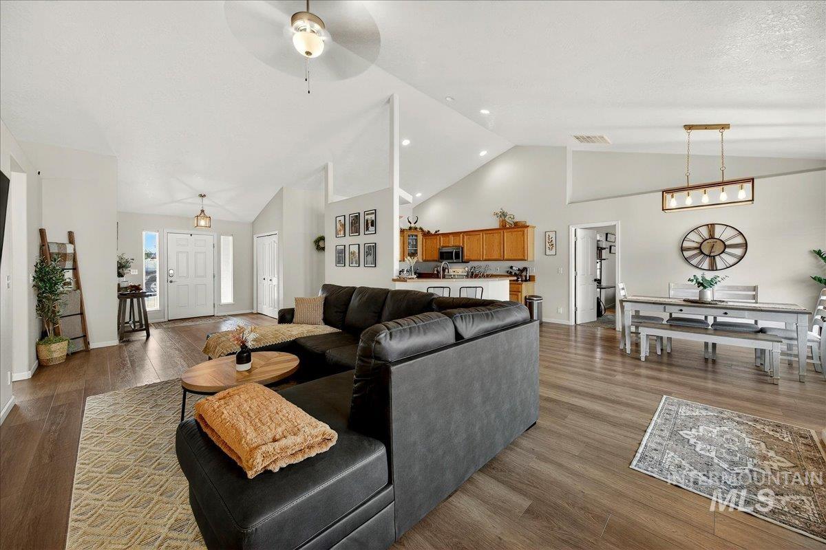 2750 N Phoenix Ave, Meridian, Idaho 83646, 3 Bedrooms, 2 Bathrooms, Residential For Sale, Price $519,900, 98976969