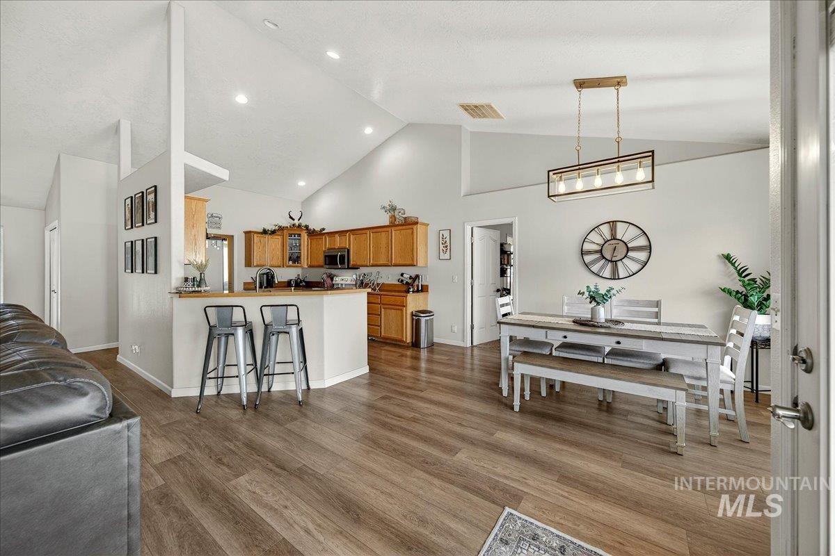 2750 N Phoenix Ave, Meridian, Idaho 83646, 3 Bedrooms, 2 Bathrooms, Residential For Sale, Price $519,900, 98976969