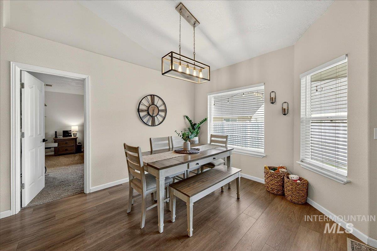 2750 N Phoenix Ave, Meridian, Idaho 83646, 3 Bedrooms, 2 Bathrooms, Residential For Sale, Price $519,900, 98976969