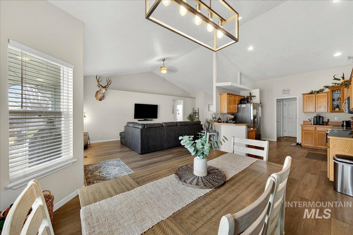 2750 N Phoenix Ave, Meridian, Idaho 83646, 3 Bedrooms, 2 Bathrooms, Residential For Sale, Price $519,900, 98976969