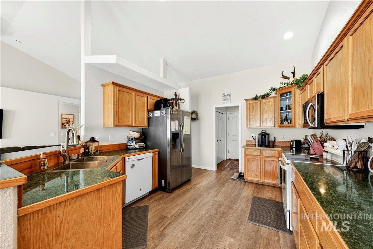 2750 N Phoenix Ave, Meridian, Idaho 83646, 3 Bedrooms, 2 Bathrooms, Residential For Sale, Price $519,900, 98976969