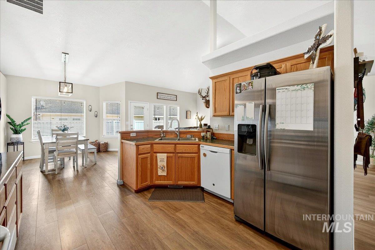 2750 N Phoenix Ave, Meridian, Idaho 83646, 3 Bedrooms, 2 Bathrooms, Residential For Sale, Price $519,900, 98976969