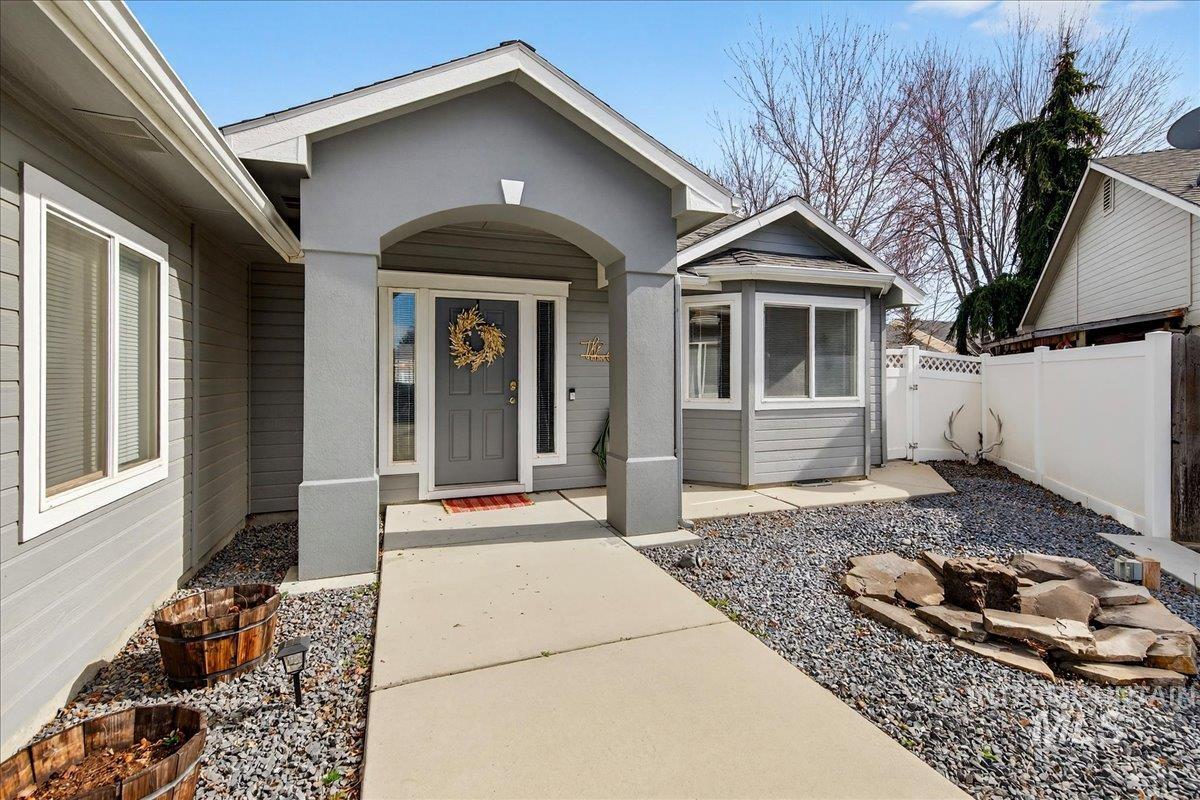 2750 N Phoenix Ave, Meridian, Idaho 83646, 3 Bedrooms, 2 Bathrooms, Residential For Sale, Price $519,900, 98976969