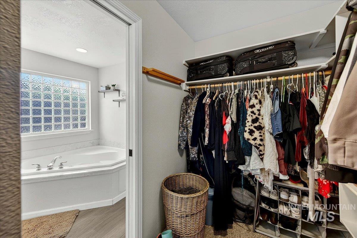 2750 N Phoenix Ave, Meridian, Idaho 83646, 3 Bedrooms, 2 Bathrooms, Residential For Sale, Price $519,900, 98976969