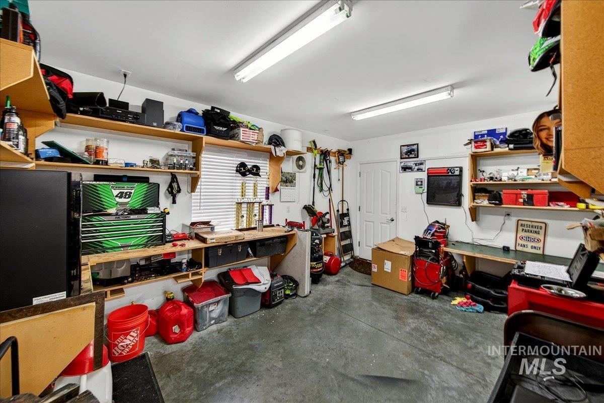 2750 N Phoenix Ave, Meridian, Idaho 83646, 3 Bedrooms, 2 Bathrooms, Residential For Sale, Price $519,900, 98976969