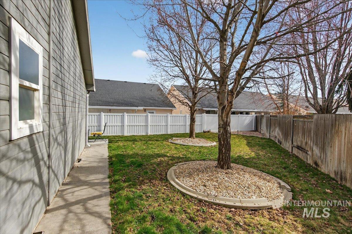 2750 N Phoenix Ave, Meridian, Idaho 83646, 3 Bedrooms, 2 Bathrooms, Residential For Sale, Price $519,900, 98976969