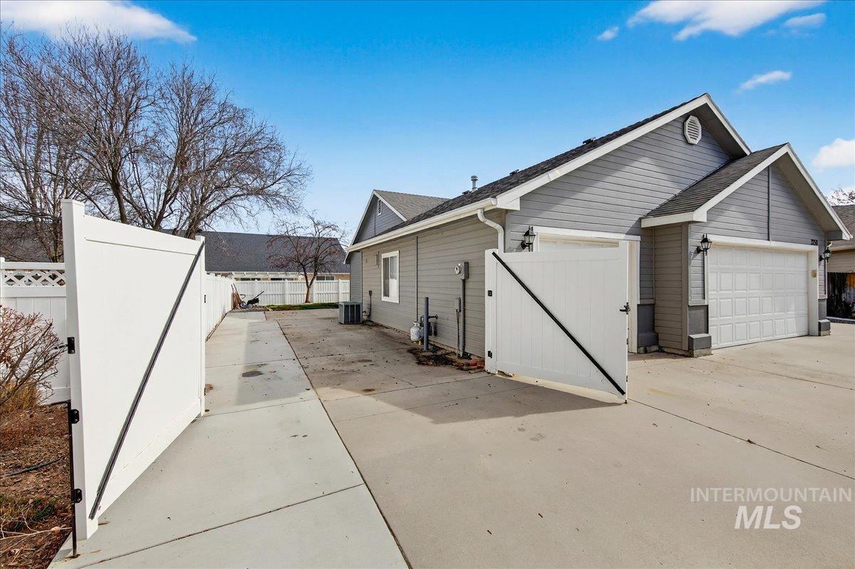 2750 N Phoenix Ave, Meridian, Idaho 83646, 3 Bedrooms, 2 Bathrooms, Residential For Sale, Price $519,900, 98976969