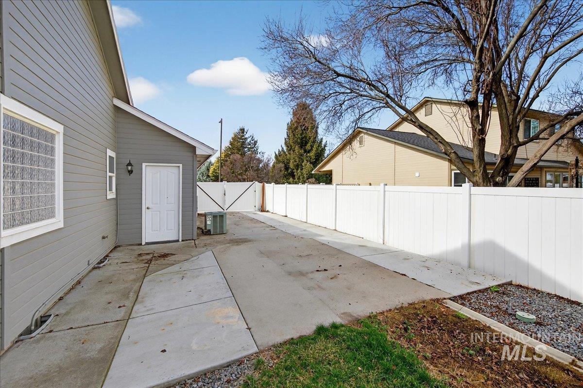 2750 N Phoenix Ave, Meridian, Idaho 83646, 3 Bedrooms, 2 Bathrooms, Residential For Sale, Price $519,900, 98976969