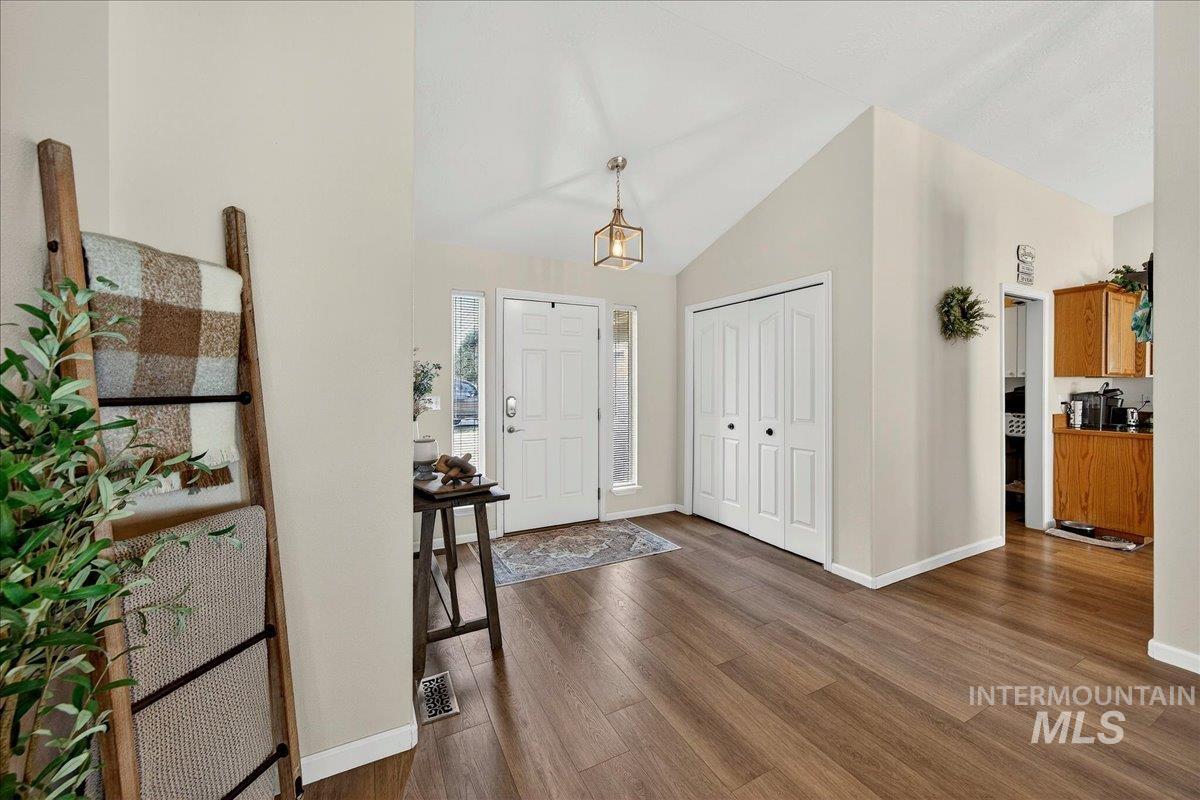 2750 N Phoenix Ave, Meridian, Idaho 83646, 3 Bedrooms, 2 Bathrooms, Residential For Sale, Price $519,900, 98976969