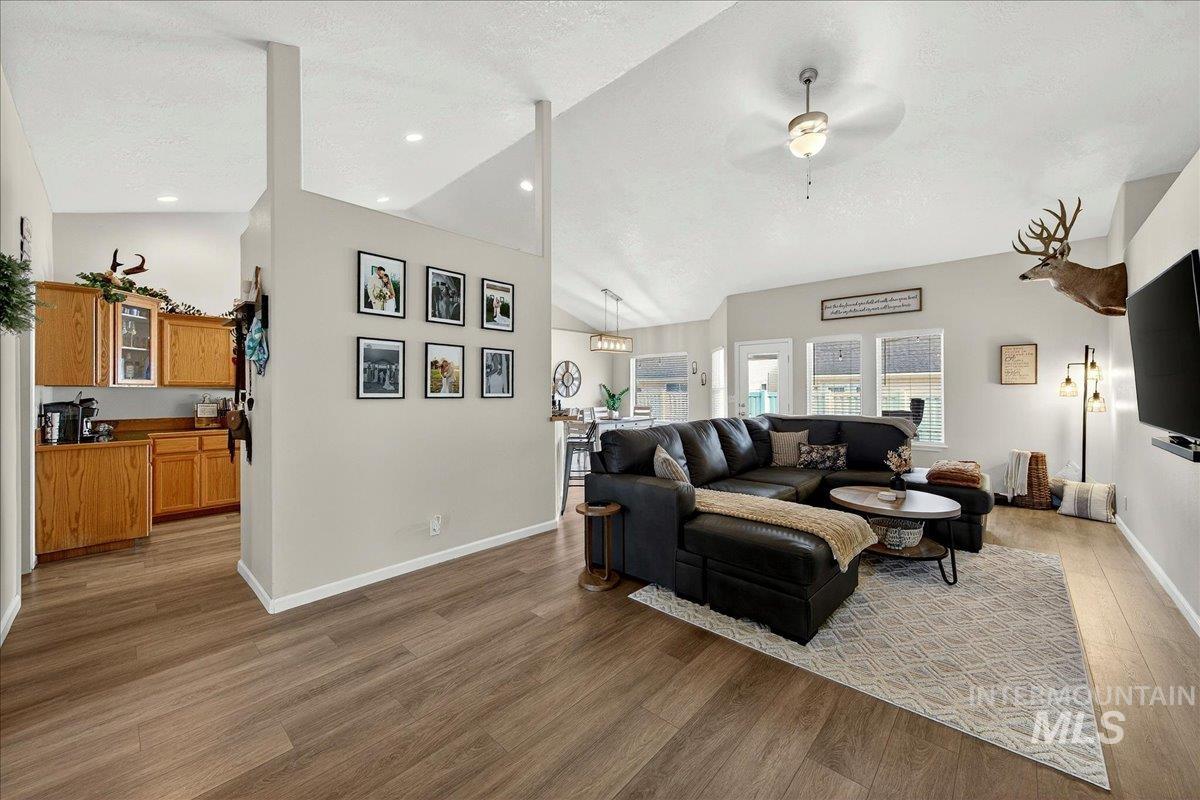 2750 N Phoenix Ave, Meridian, Idaho 83646, 3 Bedrooms, 2 Bathrooms, Residential For Sale, Price $519,900, 98976969