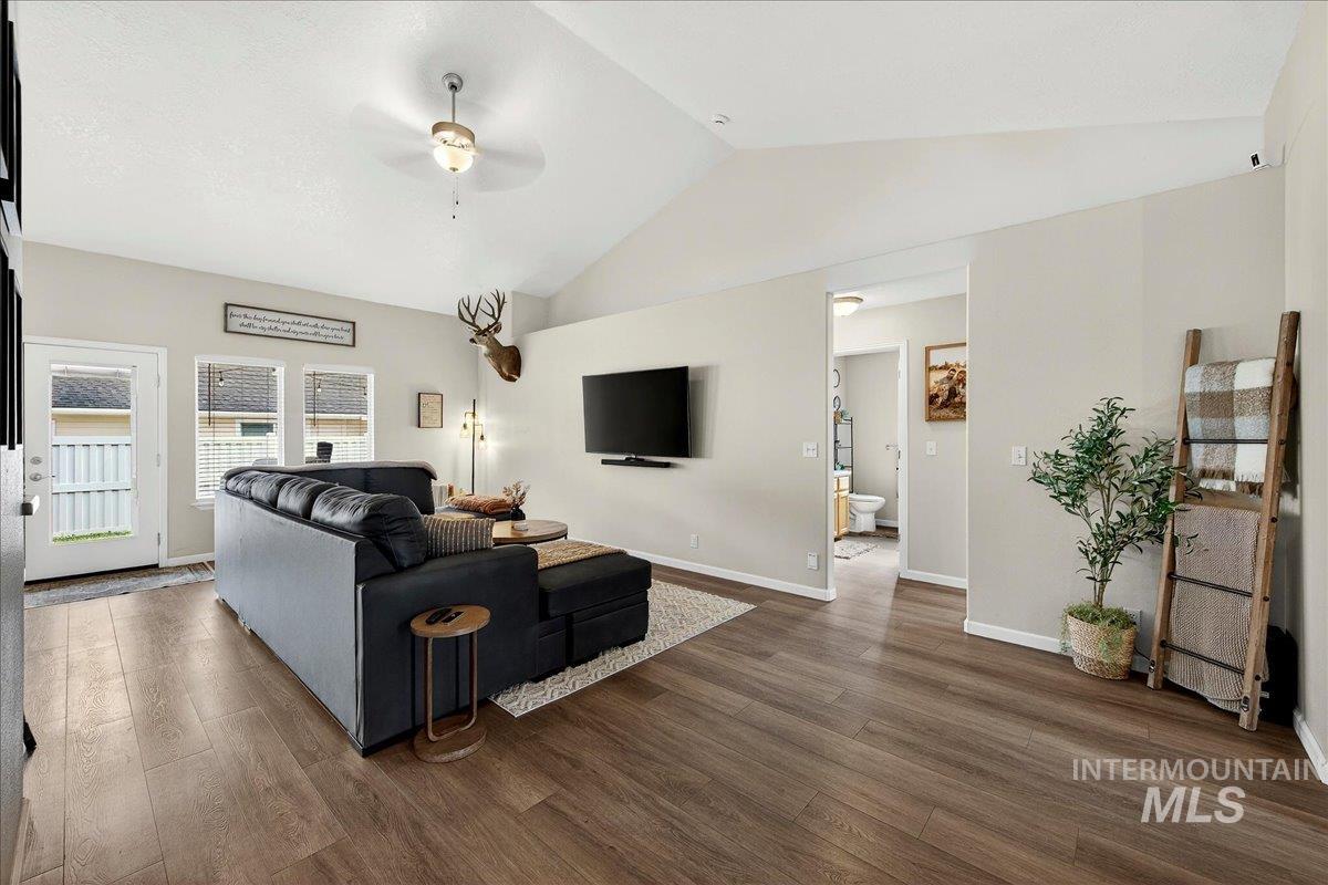 2750 N Phoenix Ave, Meridian, Idaho 83646, 3 Bedrooms, 2 Bathrooms, Residential For Sale, Price $519,900, 98976969