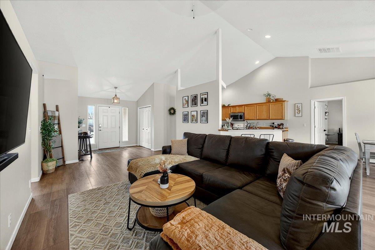 2750 N Phoenix Ave, Meridian, Idaho 83646, 3 Bedrooms, 2 Bathrooms, Residential For Sale, Price $519,900, 98976969