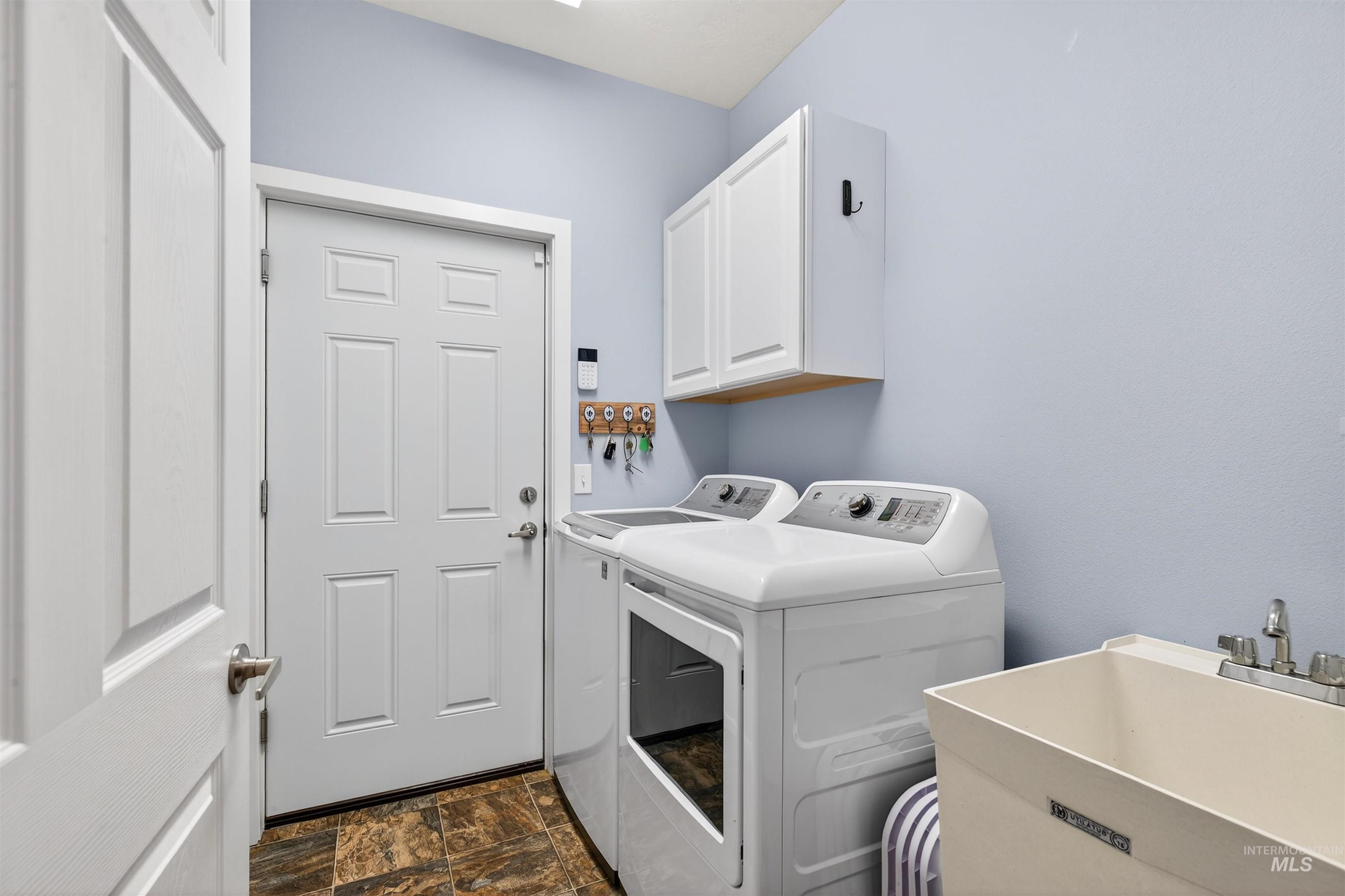 1836 Broadview Drive, Lewiston, Idaho 83501, 3 Bedrooms, 2 Bathrooms, Residential For Sale, Price $589,900, 98976971