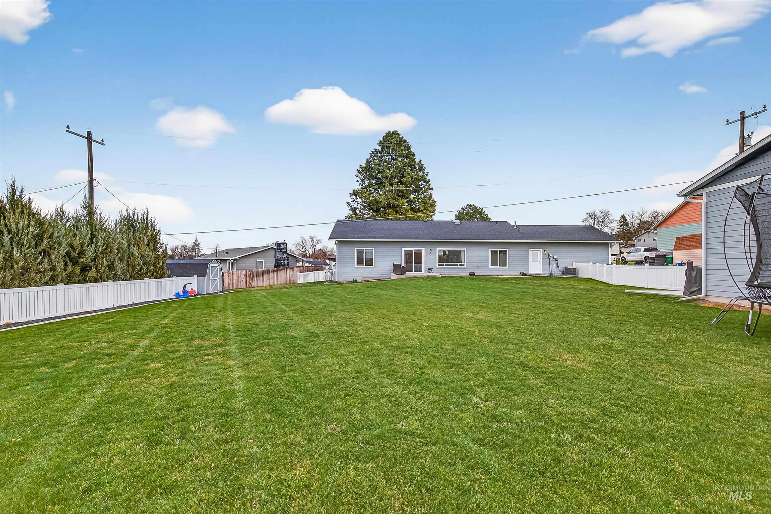 1836 Broadview Drive, Lewiston, Idaho 83501, 3 Bedrooms, 2 Bathrooms, Residential For Sale, Price $589,900, 98976971