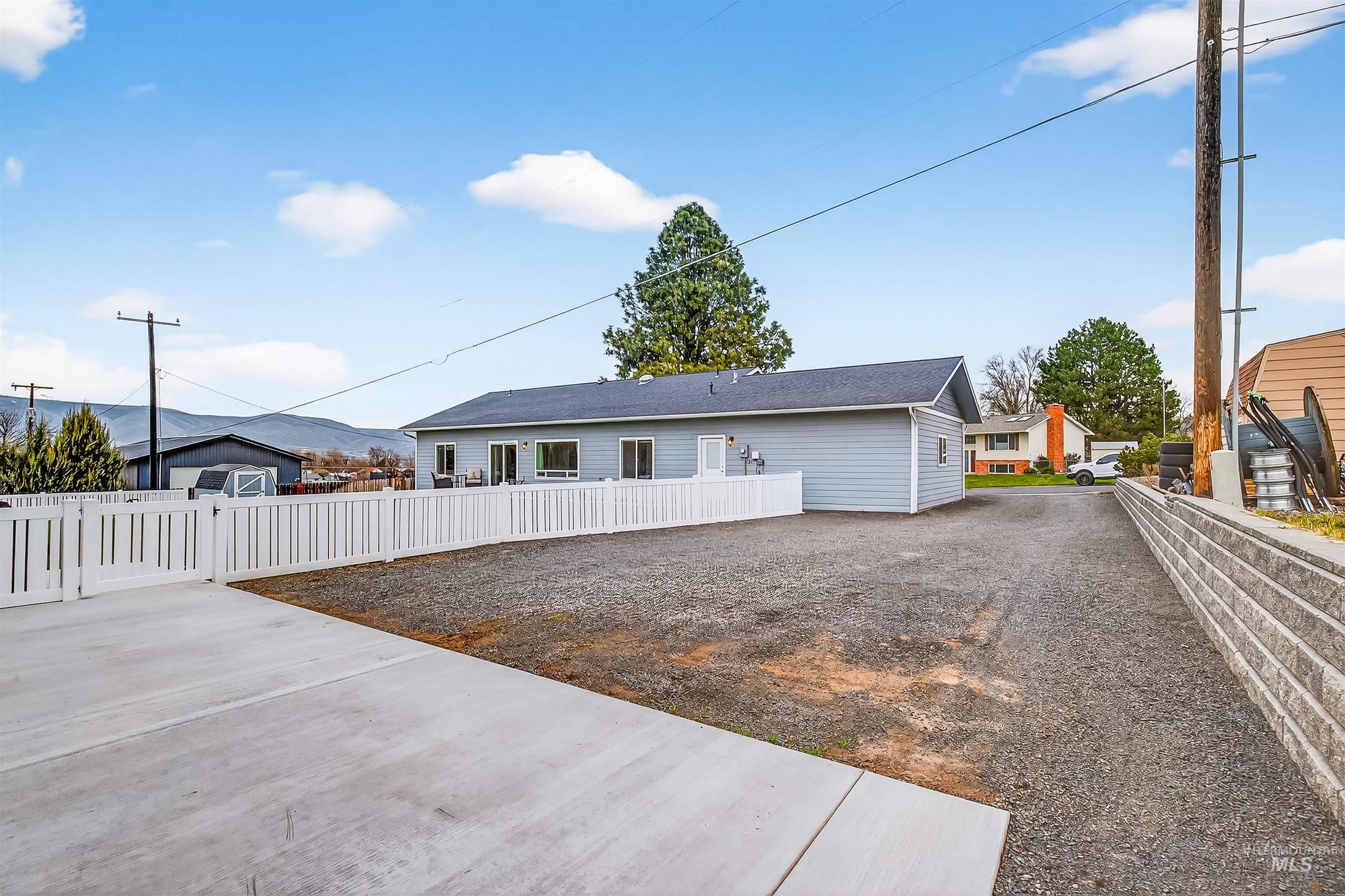 1836 Broadview Drive, Lewiston, Idaho 83501, 3 Bedrooms, 2 Bathrooms, Residential For Sale, Price $589,900, 98976971