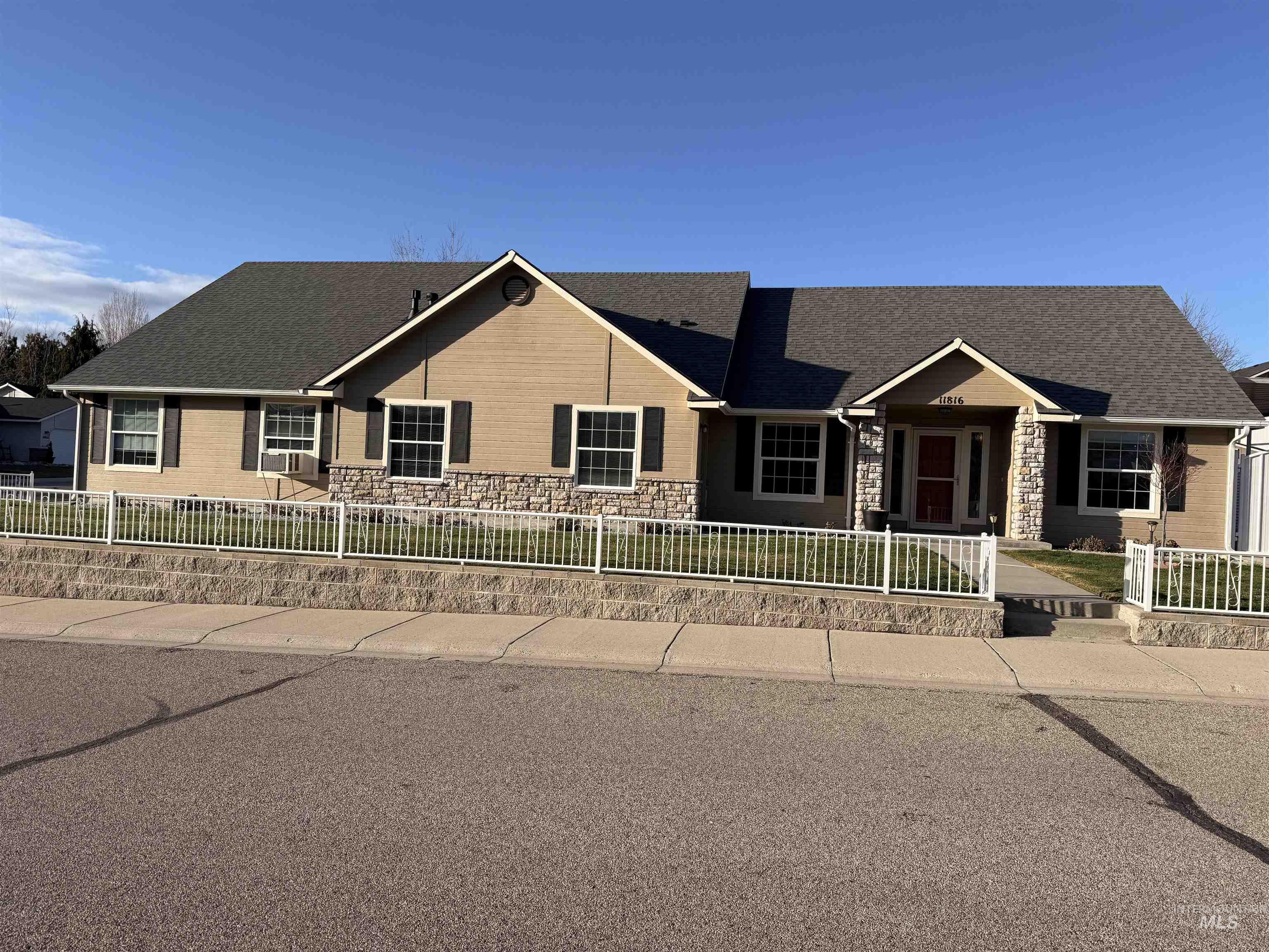 11816 W Rockhamton, Boise, Idaho 83709, 3 Bedrooms, 2 Bathrooms, Residential For Sale, Price $499,900, 98976972