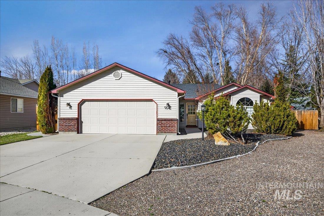 964 E Cembra St, Eagle, Idaho 83616, 3 Bedrooms, 2 Bathrooms, Residential For Sale, Price $545,000,MLS 98976973