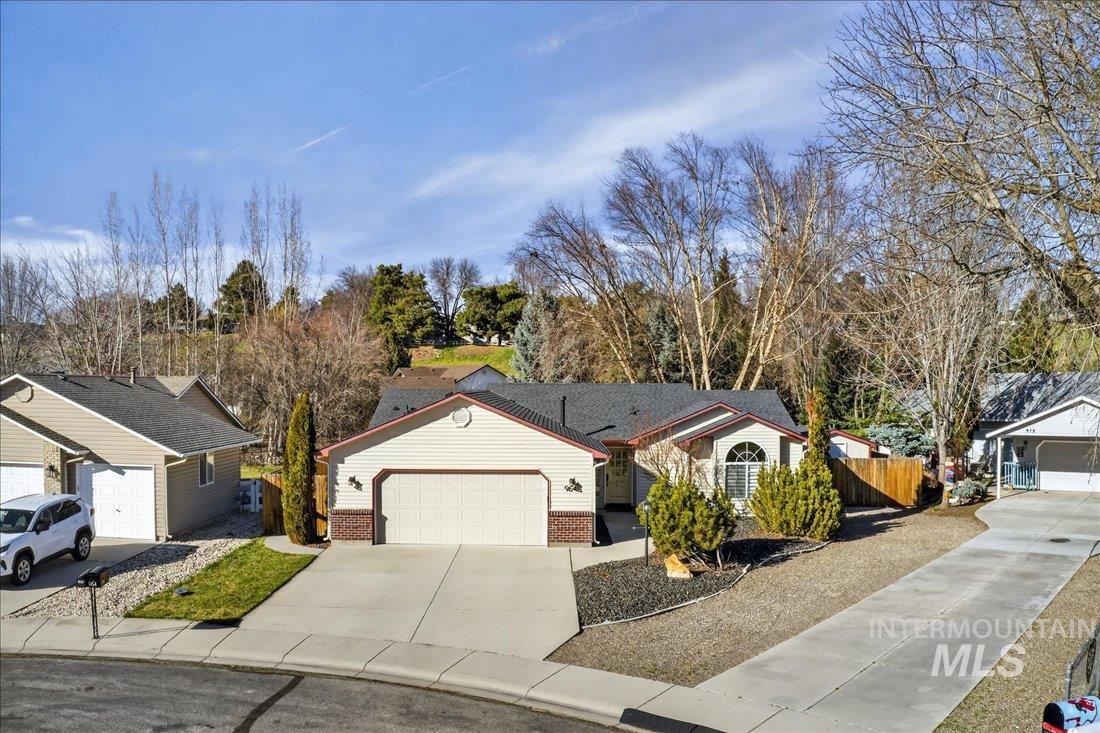 964 E Cembra St, Eagle, Idaho 83616, 3 Bedrooms, 2 Bathrooms, Residential For Sale, Price $545,000,MLS 98976973